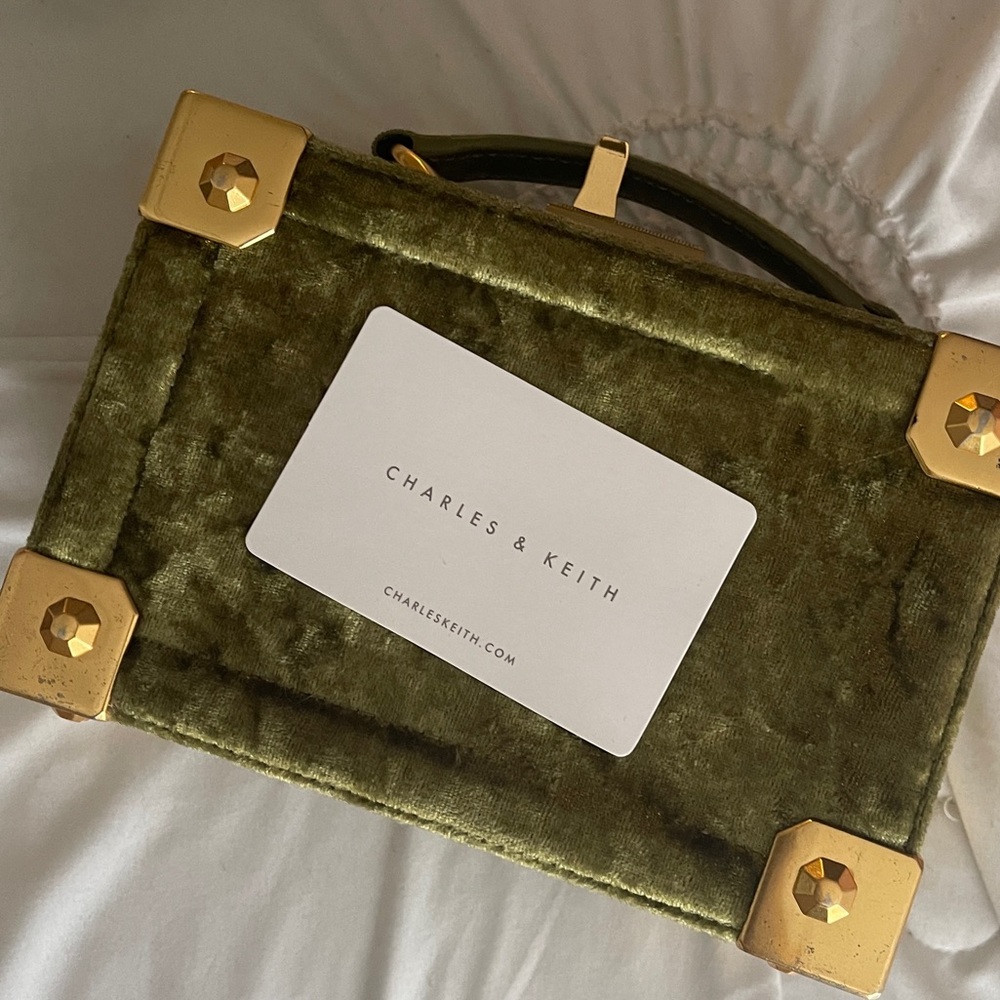 Velvet Vintage Glamour Trunk